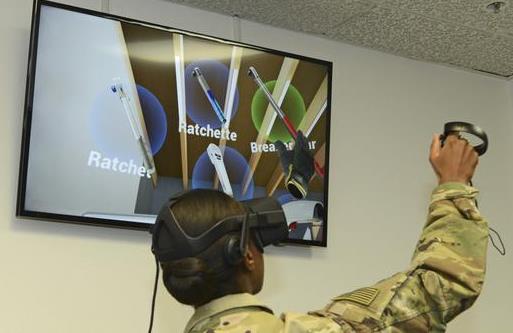 美空军基地利用VR/AR技术对F-35战机进行维护培训