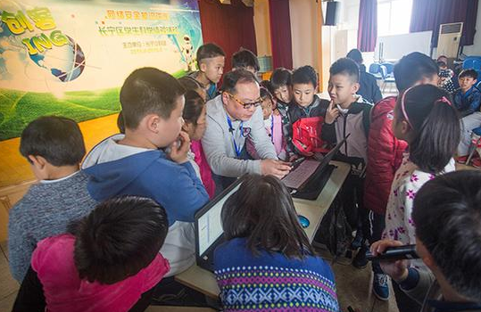 上海试点专家授课，小孩子为什么会沉迷于网络
