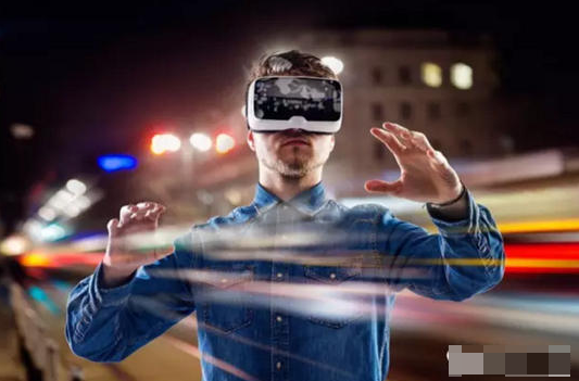 VR困境待解，苹果新机或让AR弯道超车