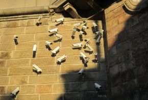 智慧城市安全悖论：我们是否为了人身安全而牺牲个人隐私？