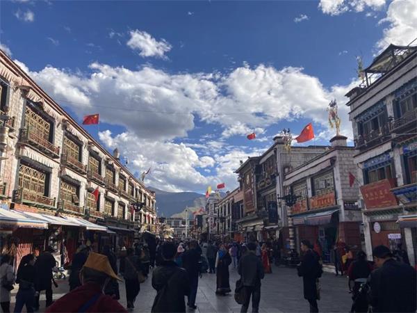 这个国庆，为何“整个朋友圈都在西藏”？