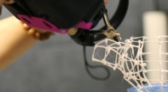 如何使用机器人助手在AR中进行3D打印?