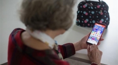 “小镇老人”的春节生活：享受移动、沉迷互联