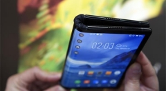 折叠战争：手机业和互联网的十字路口