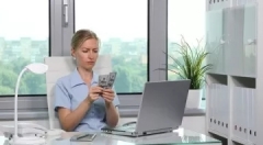 假如CIO是创收实体，CMO是IT支出的影响者……