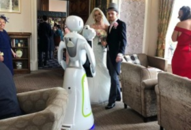 传统婚礼摄影毫无新意？自拍机器人了解一下