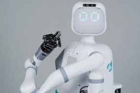 这家医院的AI护士小姐姐已上线 减轻人类护士30%工作量