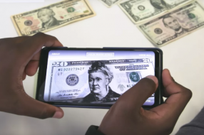 谷歌通过AR解决方案让女性头像“出现”在美元纸币上