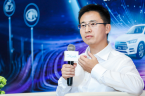 专访比亚迪杨冬生:车载系统是互联网的延伸