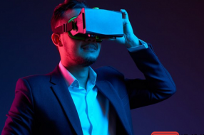 2020年被认为是VR／AR技术应用和销售市场突破性的一年