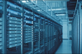 数据中心技能差距vs.不断增加的数据法规