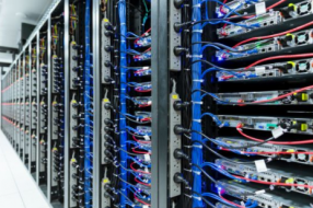 2024年云服务器出货将占服务器和存储系统市场74%