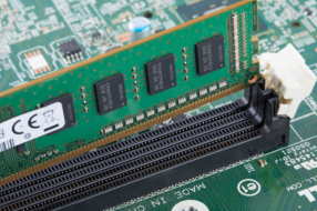 最新DRAM内存市场调查:OEM与云服务商继续补充库存,价格将回升