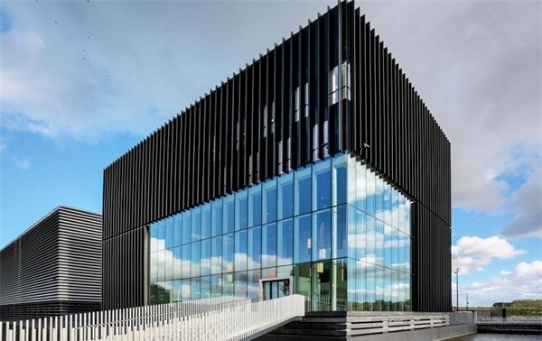 数据中心这样建：用AI打造互联网的“引擎室”