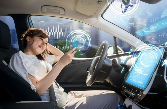 汽车智能化：智能座舱加速，自动驾驶爬坡