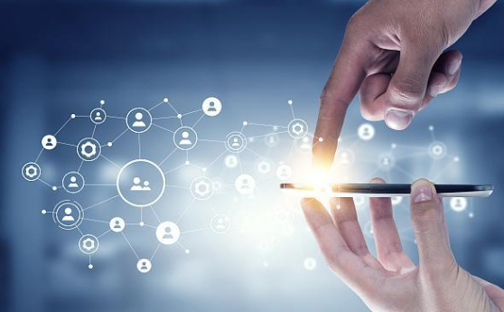 QuestMobile2024中国移动互联网春季大报告：用户12.32亿，人均月时长165小时，小程序、AIGC、三大屏交相辉映