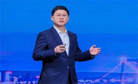 华为高级副总裁、ICT销售与服务总裁李鹏：AI正深刻改变每一个行业，携手伙伴共赢全面智能化时代