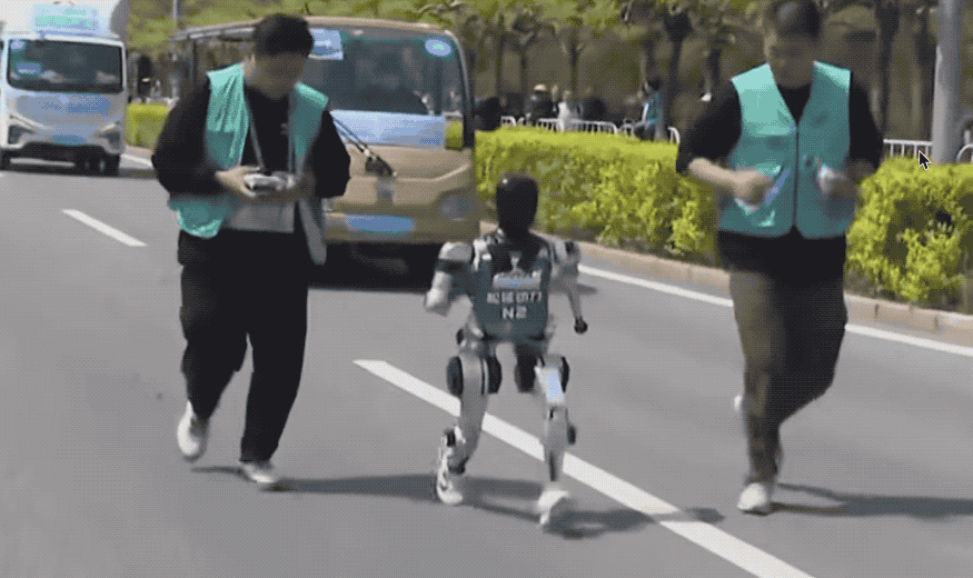 6149b4bf980bd9eb7d8cea1ae9382676_1745144054.gif