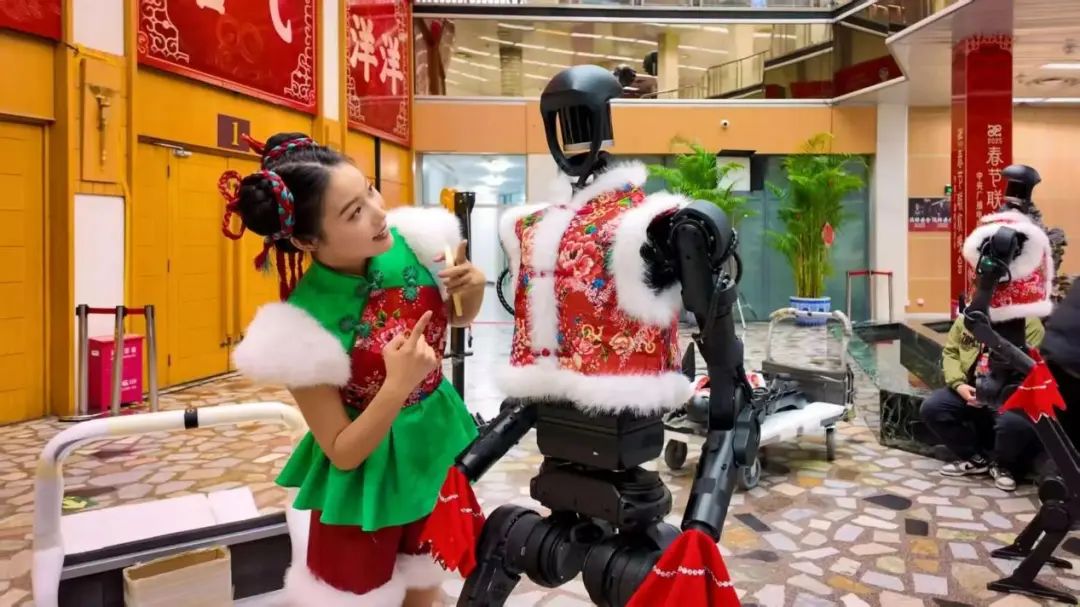 标准“指挥棒”扬起，人形机器人舞起