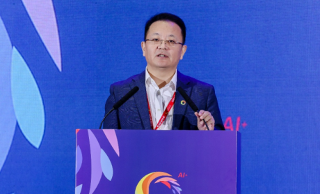 联想集团高级副总裁戴炜:混合式人工智能加速AI普惠,超级智能体引领智慧城市4.0