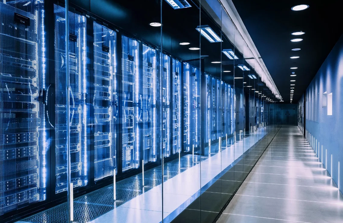 微软首座分布式AI超级工厂投运：将两个数据中心连接，整合数十万块GPU