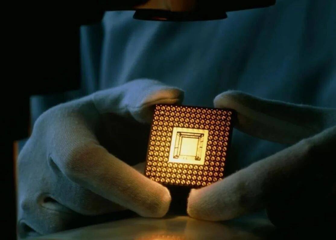 巨头都在抢光芯片