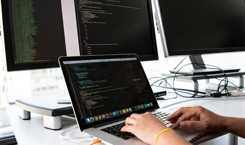 AI冲击招聘市场，打工人更卷了？