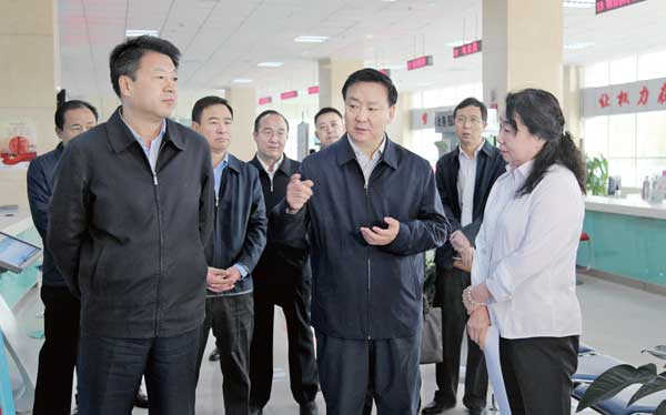 史万钧：抓住改革试点机遇 做好整合提升工作 努力实现政务服务水平再提高效率再提速