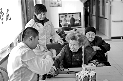 老年公寓融合“互联网+” 子女可随时视频问情况