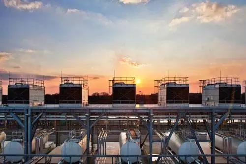 沙漠里的不毛之地如何崛起为数据中心枢纽？