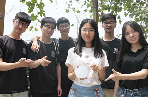 宁大学子发明薄膜 用它制的存储器速度比U盘快400倍