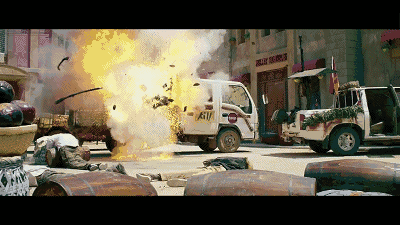 国产电影《战狼2》直逼好莱坞战争大片,中国式大片雄起