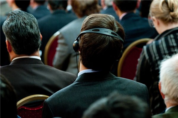 AI“谋杀”同声传译究竟还有多远?