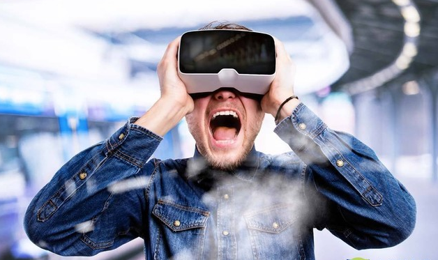 AR/VR普及难!Micro LED或成救命稻草