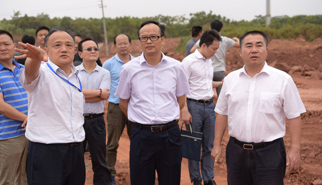 覃万成来云龙示范区调研湖南移动数据中心项目建设情况