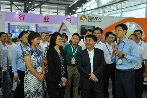 全国物联网发展成果和生态展成功举行罗文参观展览