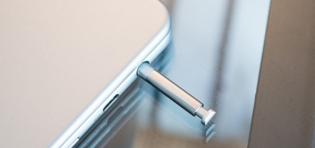 机子太薄笔太厚 微软SurfacePen的存放新方案