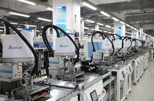 企业代表零距离体验智能制造