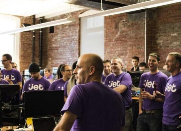 沃尔玛继续加大电商行业投入，两大电商巨头越演越激烈