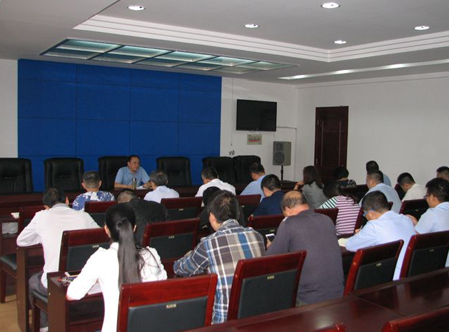 钱兴才同志为电子政务办上党课