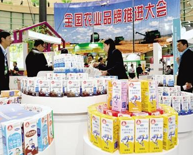 电商发力 开辟精准扶贫新道路