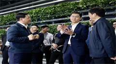 腾讯董事局主席马化腾参观考察数字福建云计算中心