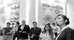 智能制造挺先进 中外媒体记者们竖起大拇指