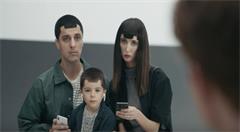 三星再发三则广告疯狂嘲笑iPhone X:刘海存储多任务