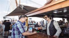 境外移动支付爆发 水果摊都能扫一扫埋单